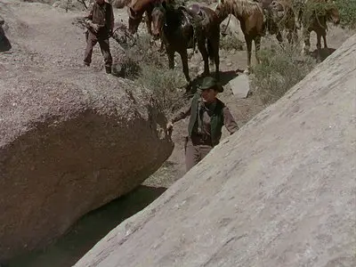 Cave of Outlaws (1951)