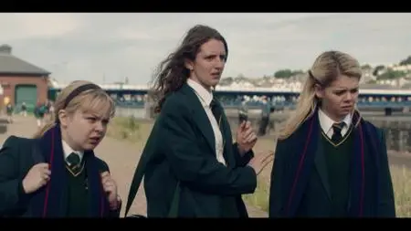 Derry Girls S01E01