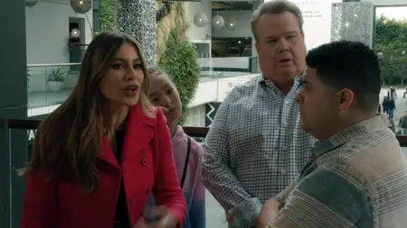 Modern Family S11E11