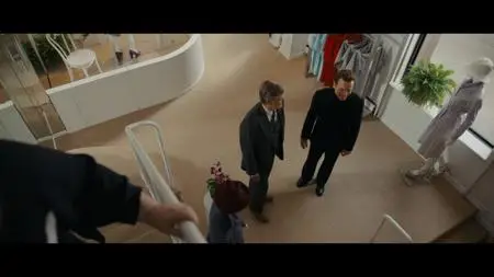 Halston S01E02