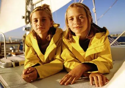 Mary-Kate Olsen & Ashley Olsen by Jonathan Exley