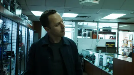 Sneaky Pete S01E06