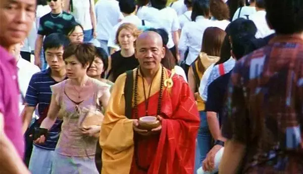 Tsai Ming-Liang - Tianqiao bu jianle ( The Skywalk Is Gone ) 2002