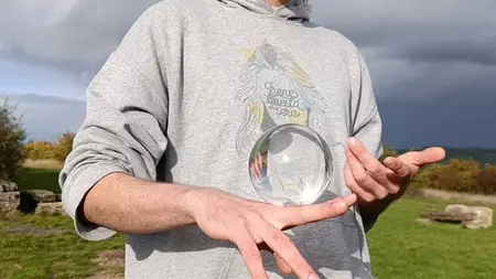 Learn The Basics Of Contact Juggling, It's not that hard!