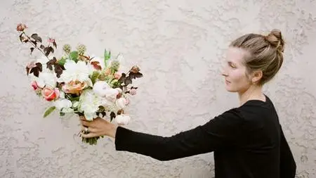 Floral Design 101: Complete Step-By-Step Flower Arrangement