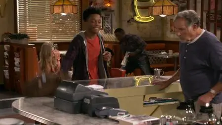 Superior Donuts S01E01