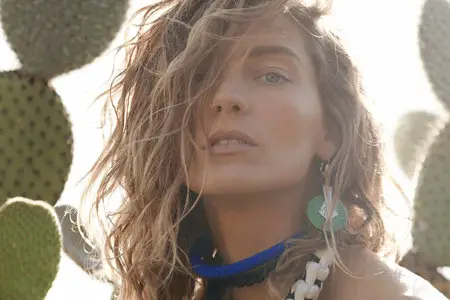 Daria Werbowy - Mario Testino photoshoot for Vogue UK, March 2014 (repost & upgrade)