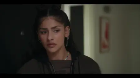 Curfew S01E01