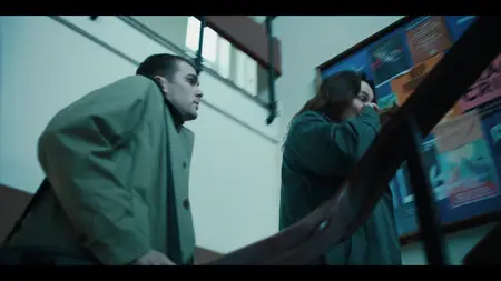 Curfew S01E01