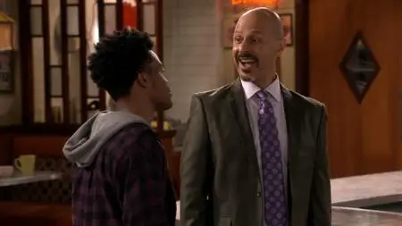 Superior Donuts S01E01