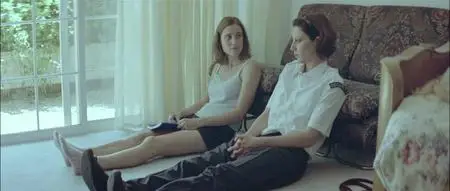 Kynodontas (2009) Dogtooth