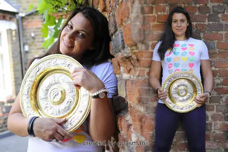 Marion Bartoli - Poses with her trophy in London July 8, 2013