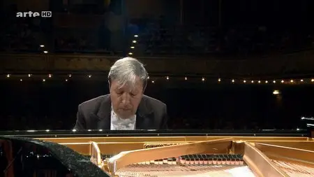 Ludwig van Beethoven - Piano Concerto No. 5 (Murray Perahia) 2014 [HDTV 720p]