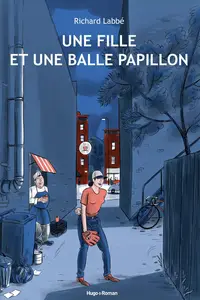 Une fille et une balle papillon