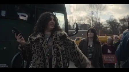 The Girls on the Bus S01E04