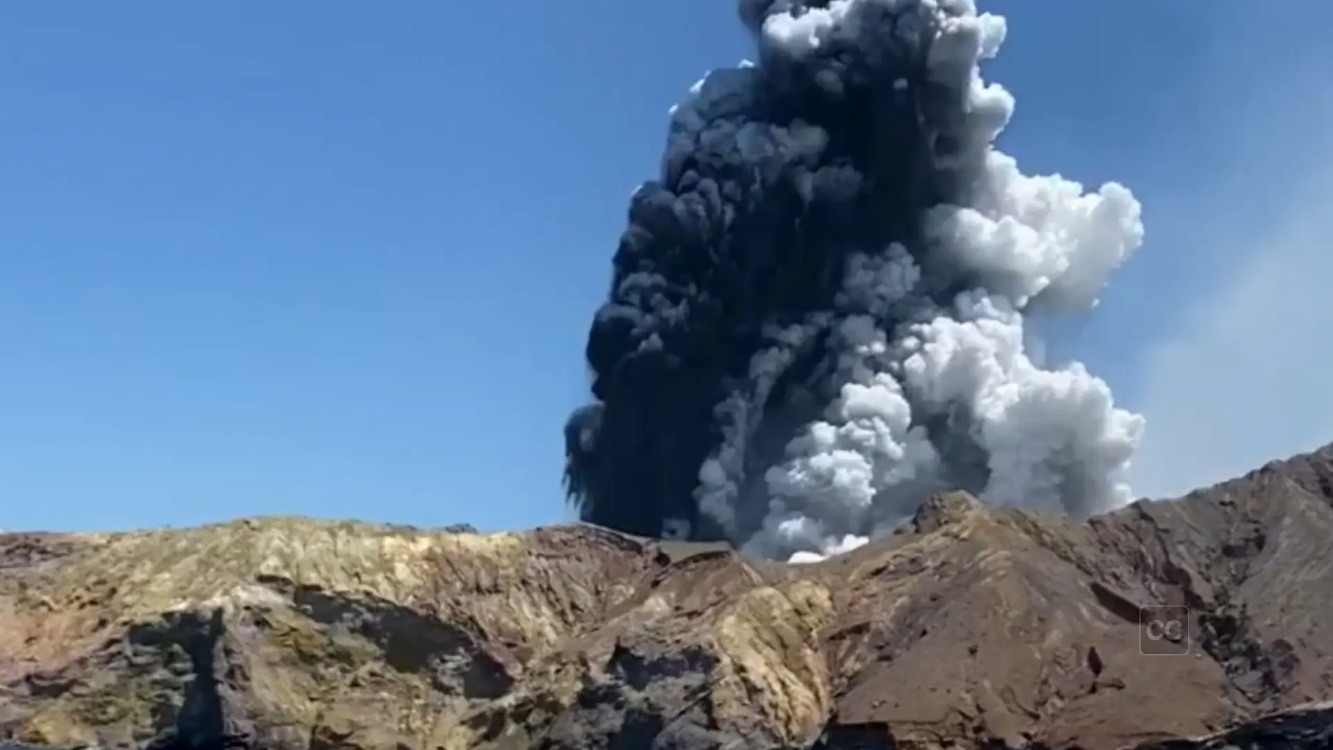 ABC - Four Corners: Trapped in the Volcano (2020) / AvaxHome