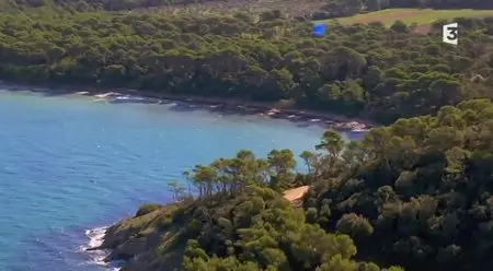 (Fr3) Des racines et des ailes : Passion patrimoine - Le bonheur est au village (2013)