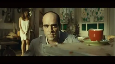 Sleep Tight / Mientras duermes (2011)