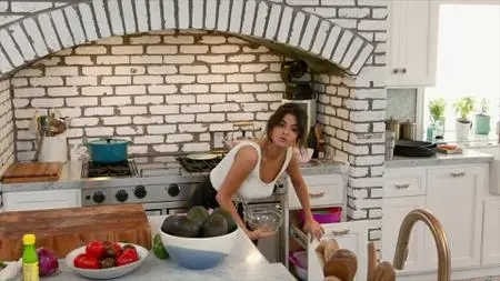 Selena + Chef S01E07