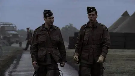 Band of Brothers S01E01