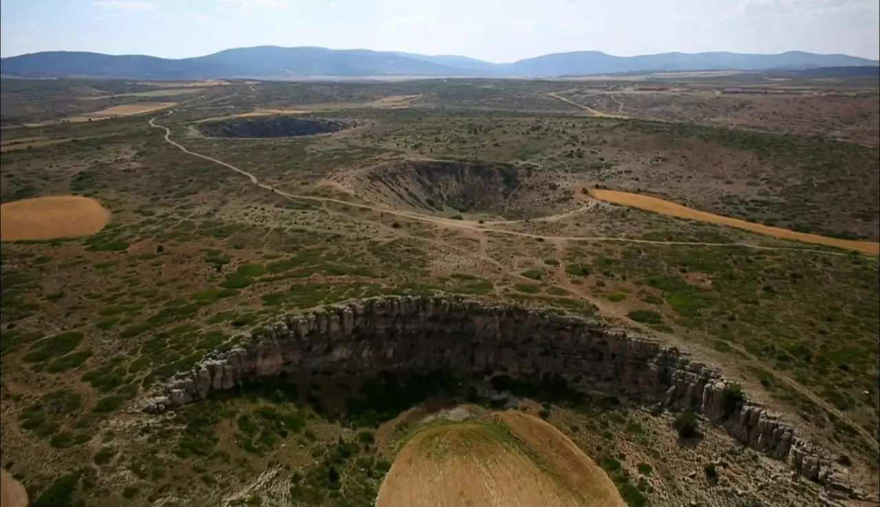 PBS Nova Sinkholes Buried Alive (2015) / AvaxHome