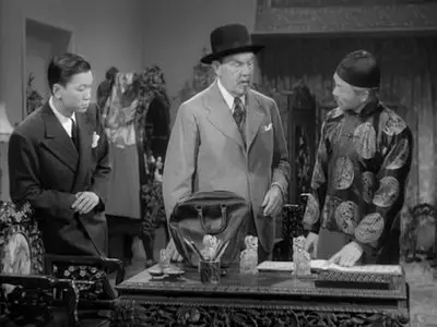 Charlie Chan in The Chinese Cat (1944)