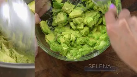 Selena + Chef S01E07