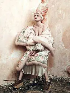 Guinevere van Seenus by Bjorn Iooss