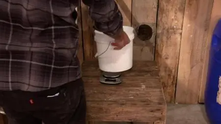 Moonshiners: Master Distiller S02E05 S02E06