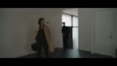 Halston S01E03