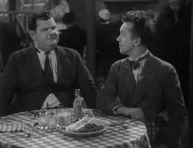 LAUREL & HARDY: Tiembla y Titubea (1930)