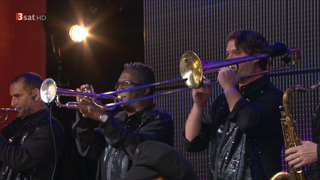 Earth, Wind And Fire Experience feat. Al McKay Allstars -  beim SWR Familienfest in Ludwigsburg (2015) [HDTV, 720p]