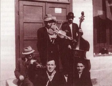 Báré (Bărăi) – Magyarpalatka (Palatca). The Mácsingó Family. Village music from the Transylvanian Heath (Belső-Mezőség)