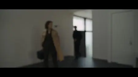 Halston S01E03