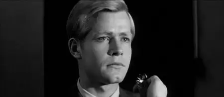 Als twee druppels water / The Dark Room of Damocles (1963)
