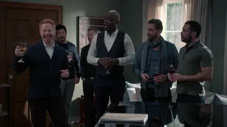 Modern Family S09E15