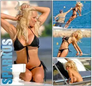 Pamela Anderson - Bikini Photo Session
