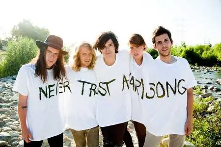 Grouplove - Never Trust A Happy Song (2011){Canvasback/Atlantic}