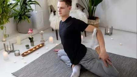 The Ultimate Hatha Yoga Flow: Stretch, Core & Strengthen