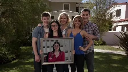 Modern Family S10E16