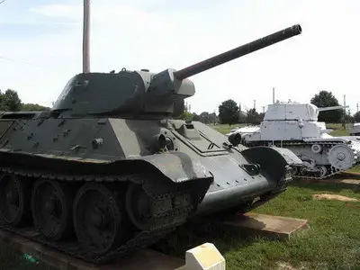 T-34-76 Model 1941 Walk Around
