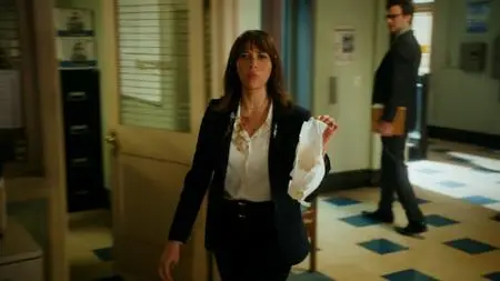 Angie Tribeca S03E01