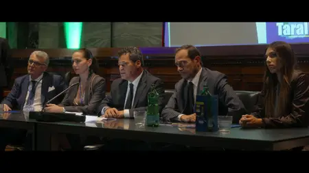 Sara Woman in the Shadows S01E03