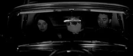 A Girl Walks Home Alone at Night (2014) [MultiSubs]