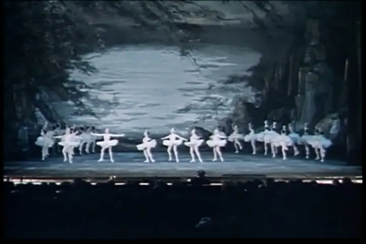 Лебединое озеро в храме христа. Майя Плисецкая Лебединое озеро. Майя Плисецкая балет Лебединое озеро. Лебединое озеро балет 1957.