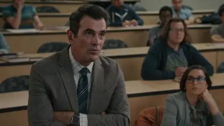 Modern Family S11E02