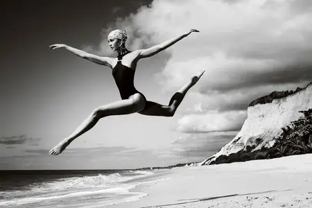 Karlie Kloss by Mario Testino for Vogue US July 2012