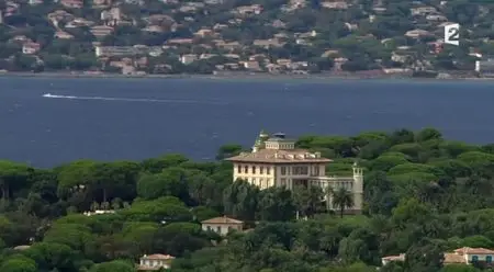 (Fr2) Saint-Tropez, histoire secrète d'un petit port de pêche (2013)