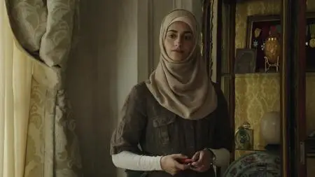 The Romanoffs S01E01