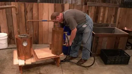 Moonshiners: Master Distiller S02E05 S02E10